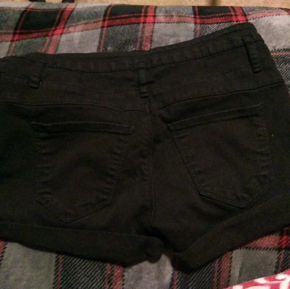 Shorts - Picture 2 of 3